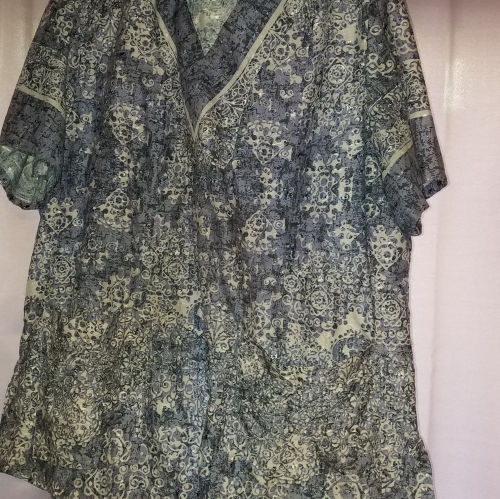Scrub tops - Picture 2 of 4